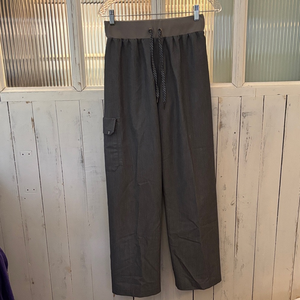 Jaanuu Women's Gray Cargo Pants